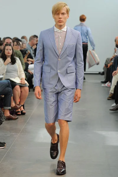 Look 32